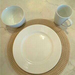 Gipson everyday embossed white dinnerware -32 piece set for 8!